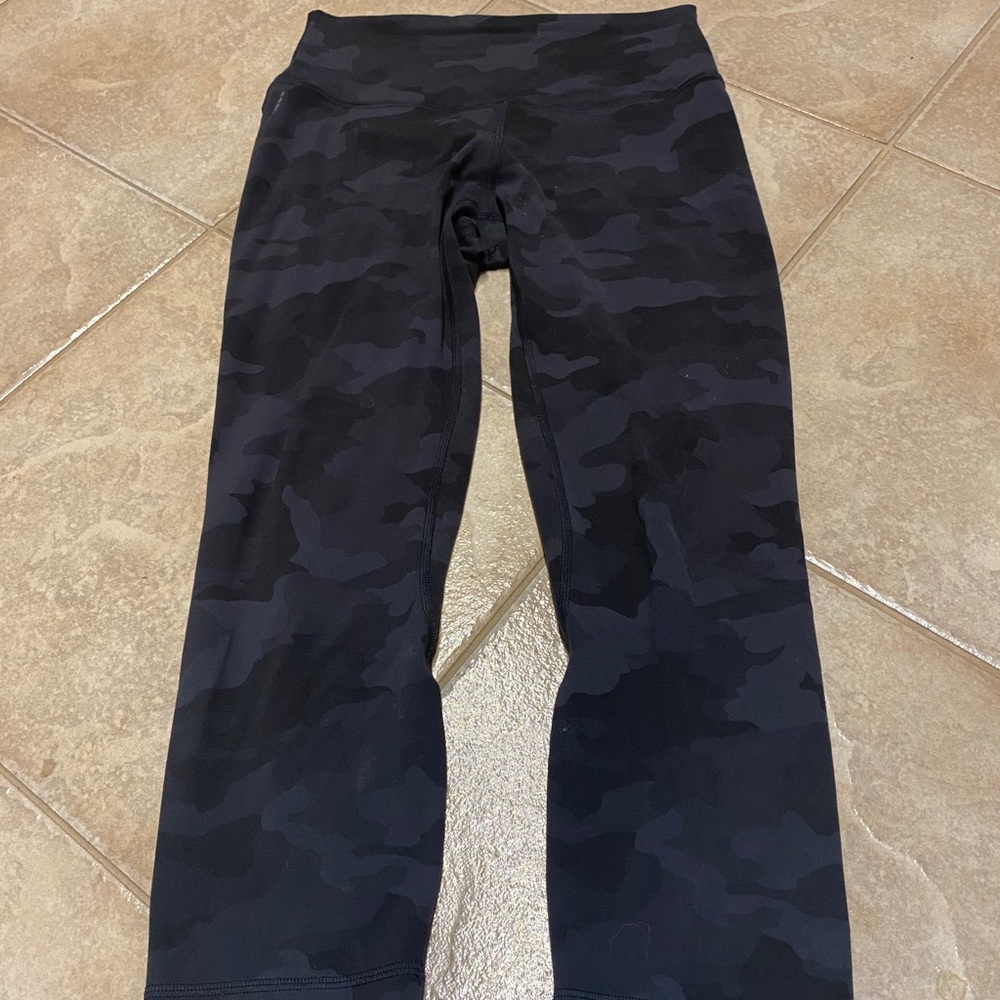 SOLD Lululemon camo align crops 21” - Picture 6 of 9
